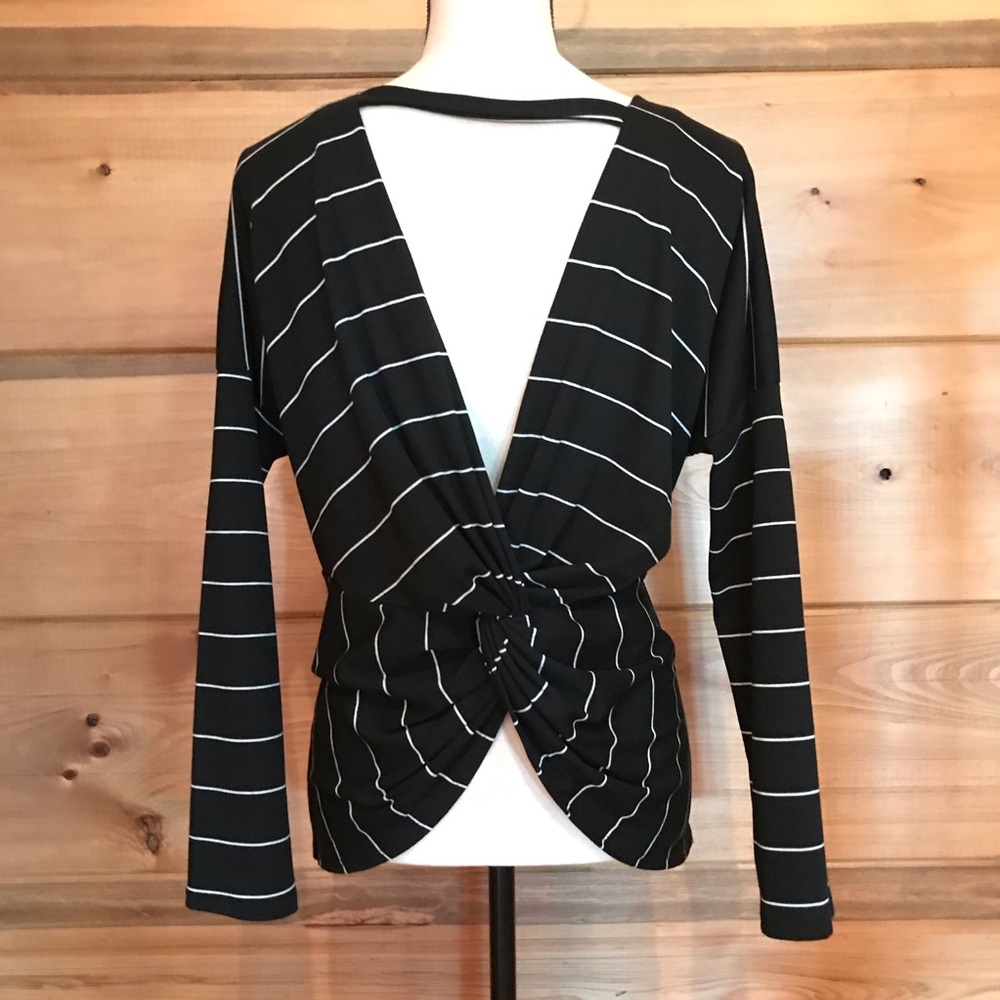 NWOT Super Cute Top- Knotted V Back